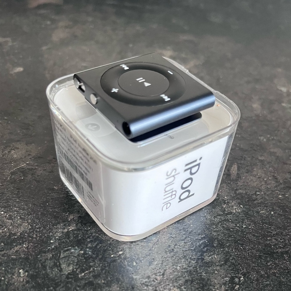 Apple iPod Shuffle 4th Gen Black